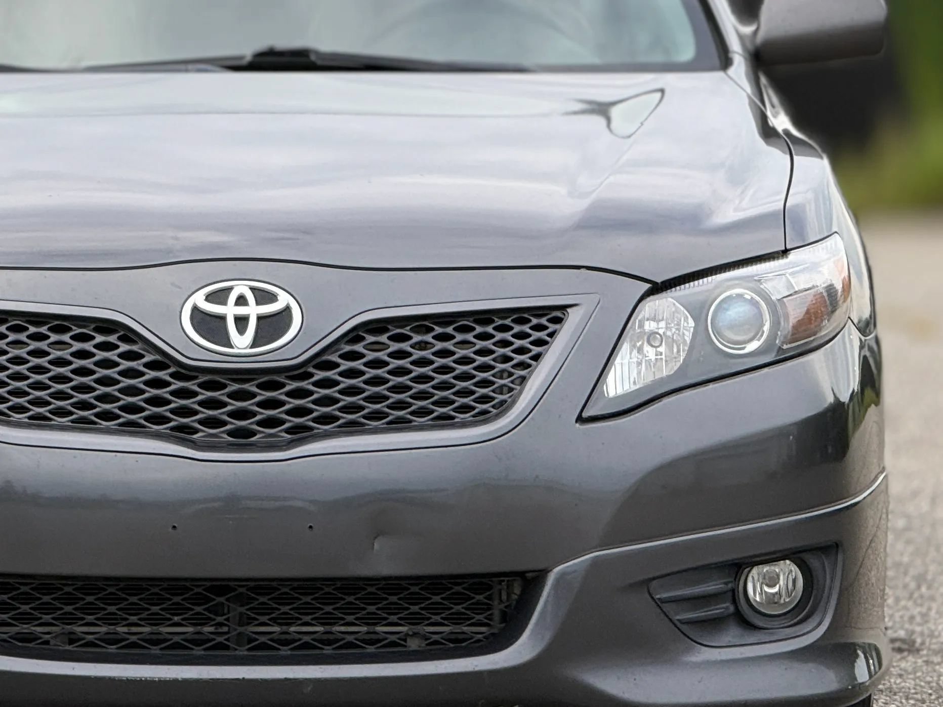 Used 2010 Toyota Camry SE FWD image 12