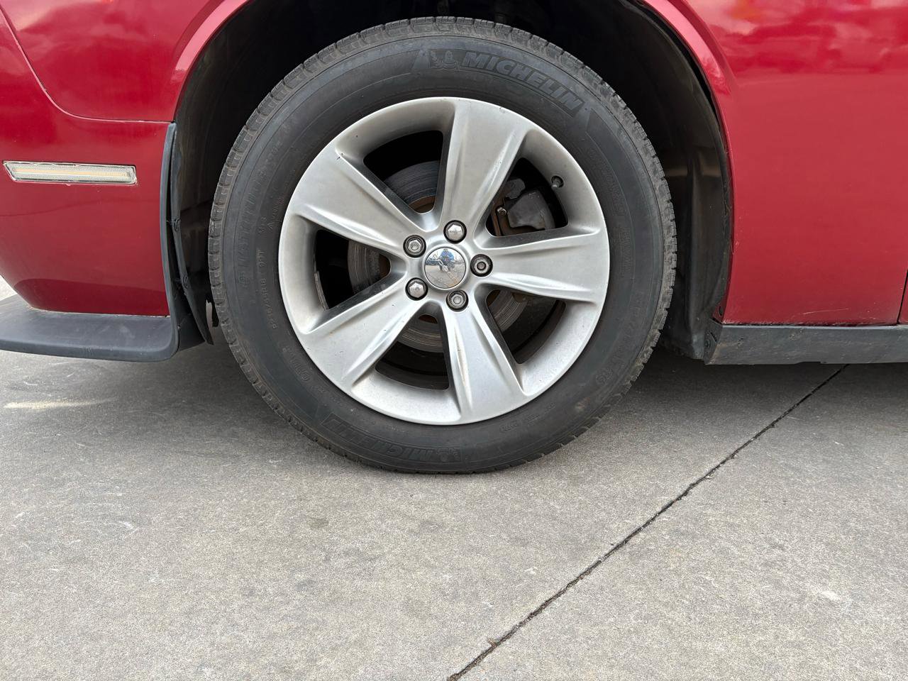 Used 2016 Dodge Challenger SXT image 9