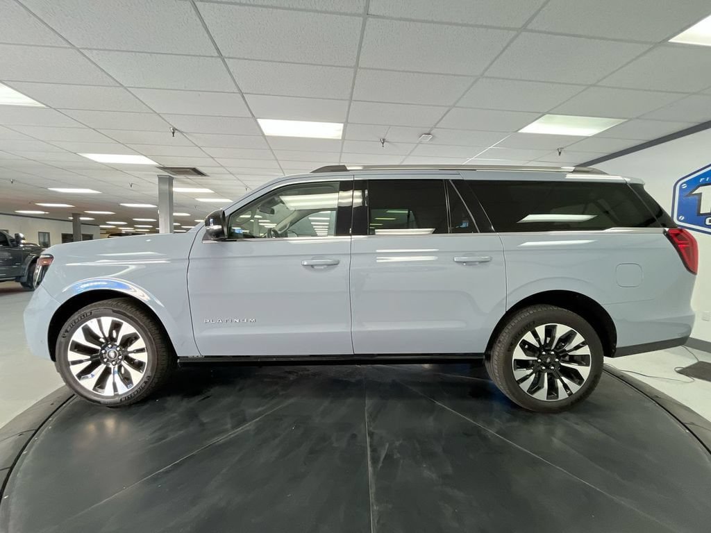 Used 2025 Ford Expedition Max Platinum w/ Driver's Package AWD/4WD image 5
