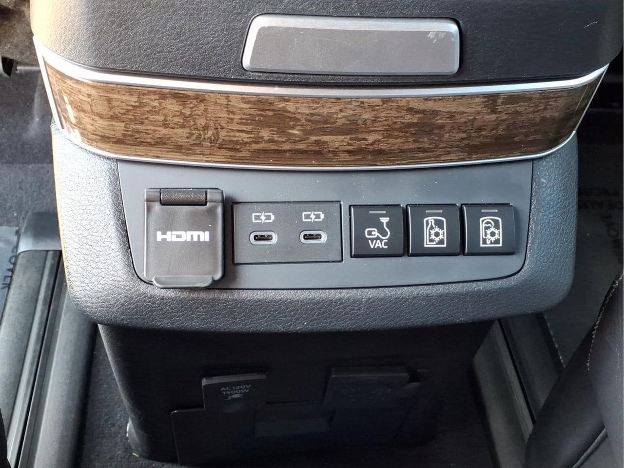 Used 2025 Toyota Sienna Platinum FWD image 14