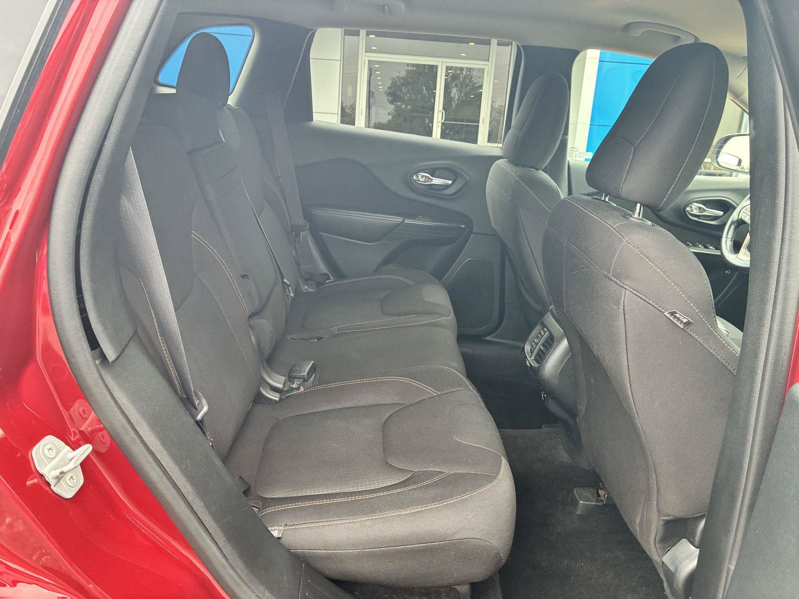 Used 2016 Jeep Cherokee Latitude w/ Comfort & Sound Group FWD image 10
