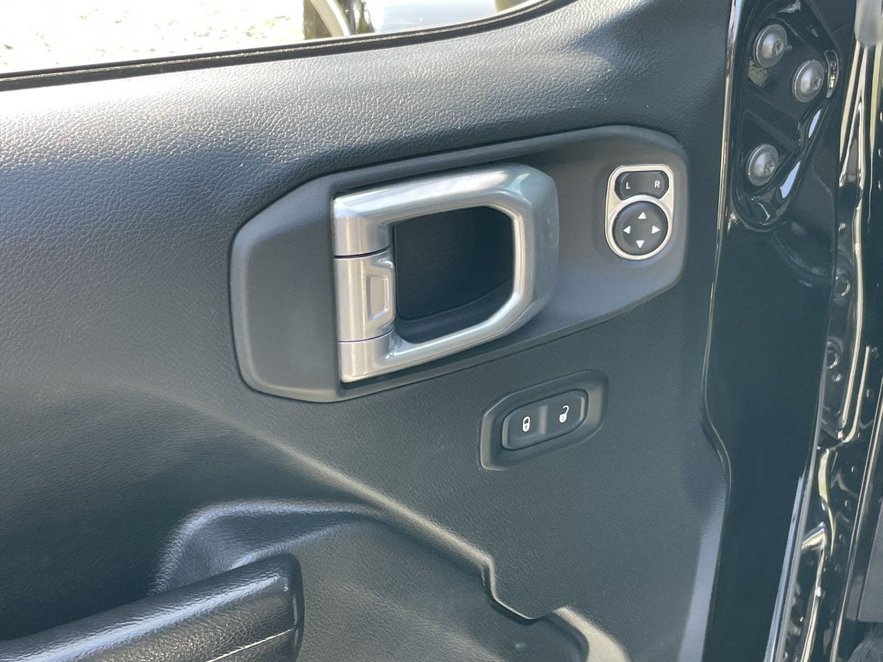 Used 2021 Jeep Gladiator Mojave w/ Uconnect 4C Nav & Sound Group AWD/4WD image 32