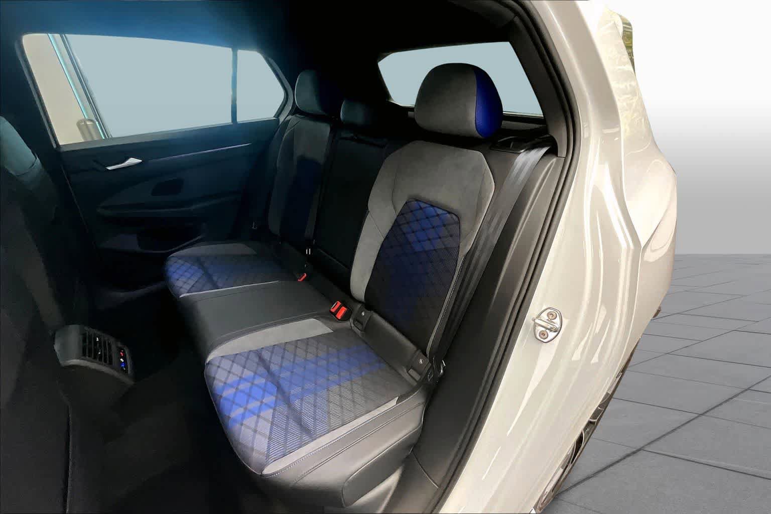 Used 2025 Volkswagen Golf w/ Euro Style Package AWD/4WD image 19