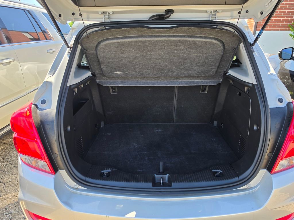 Used 2019 Chevrolet Trax LT w/ LT Convenience Package FWD image 8