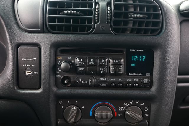 Used 2000 Chevrolet S10 Pickup LS w/ Preferred Equipment Group RWD image 27