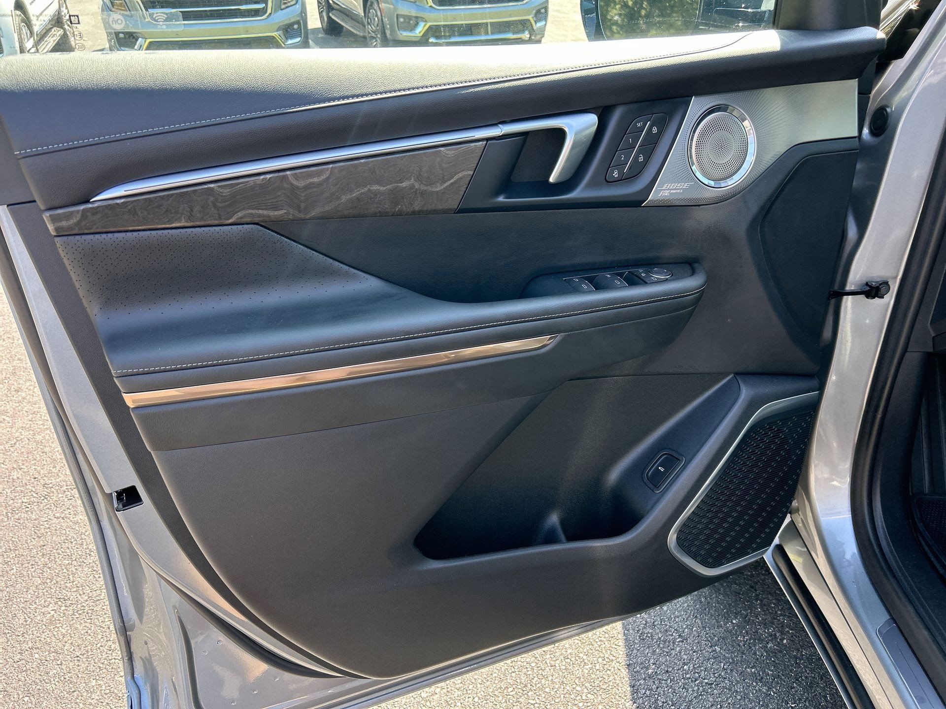 Used 2025 Buick Enclave Avenir image 14