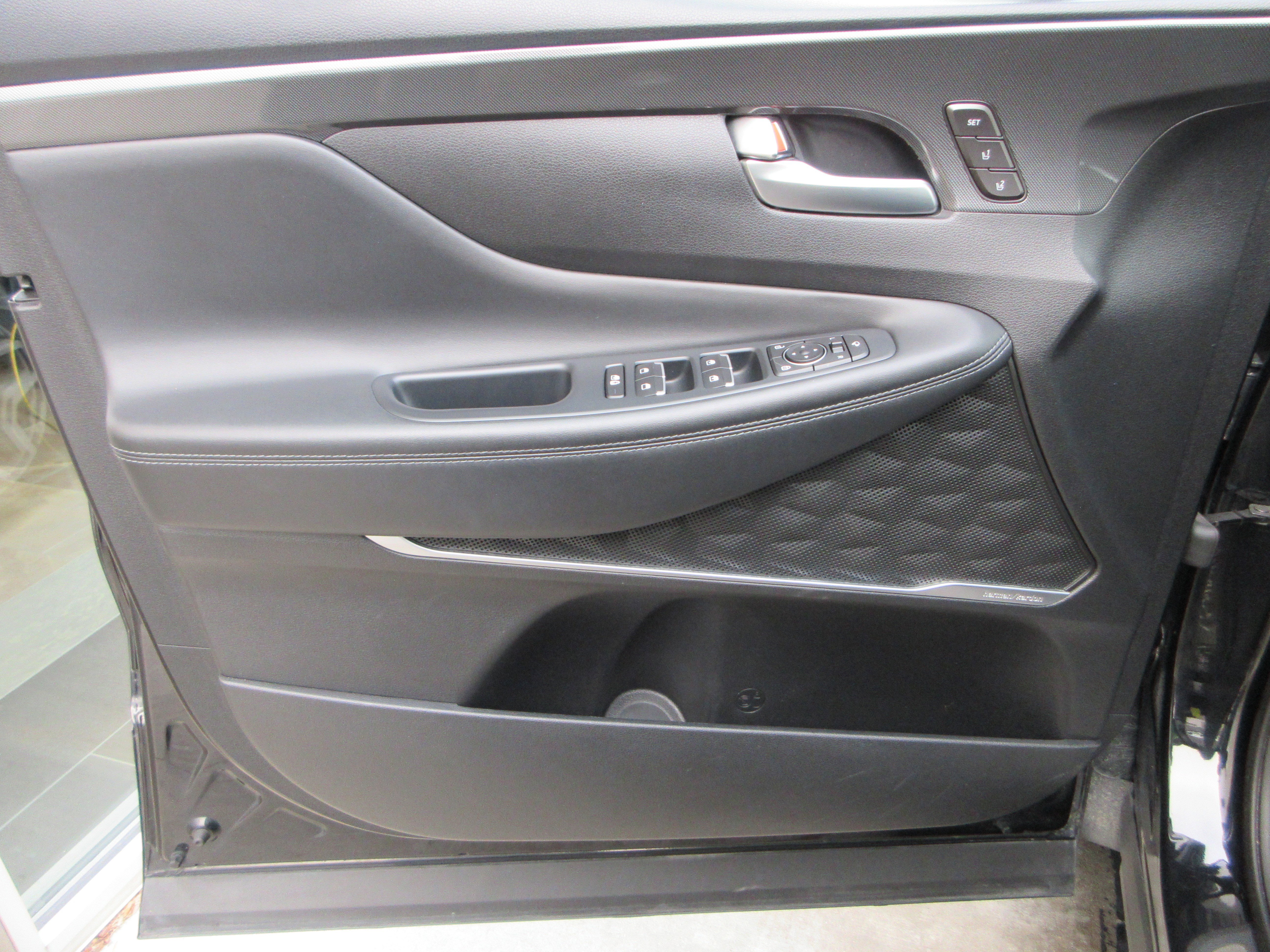 Used 2021 Hyundai Santa Fe Limited AWD/4WD image 30