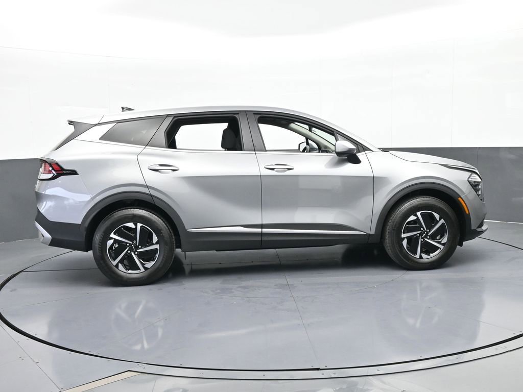 Used 2025 Kia Sportage LX image 7