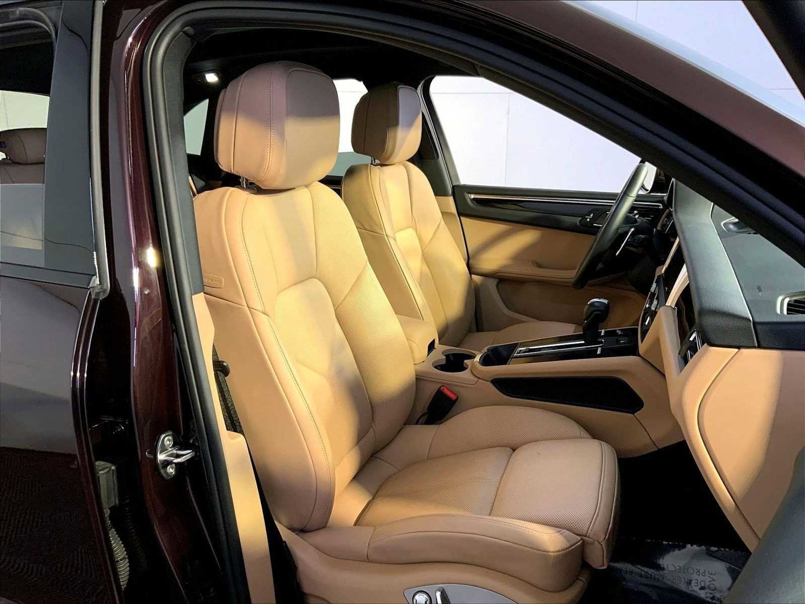 Certified 2025 Porsche Macan image 18