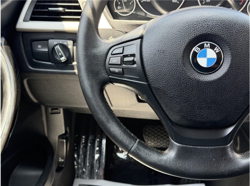 Used 2018 BMW 320i Sedan RWD image 34