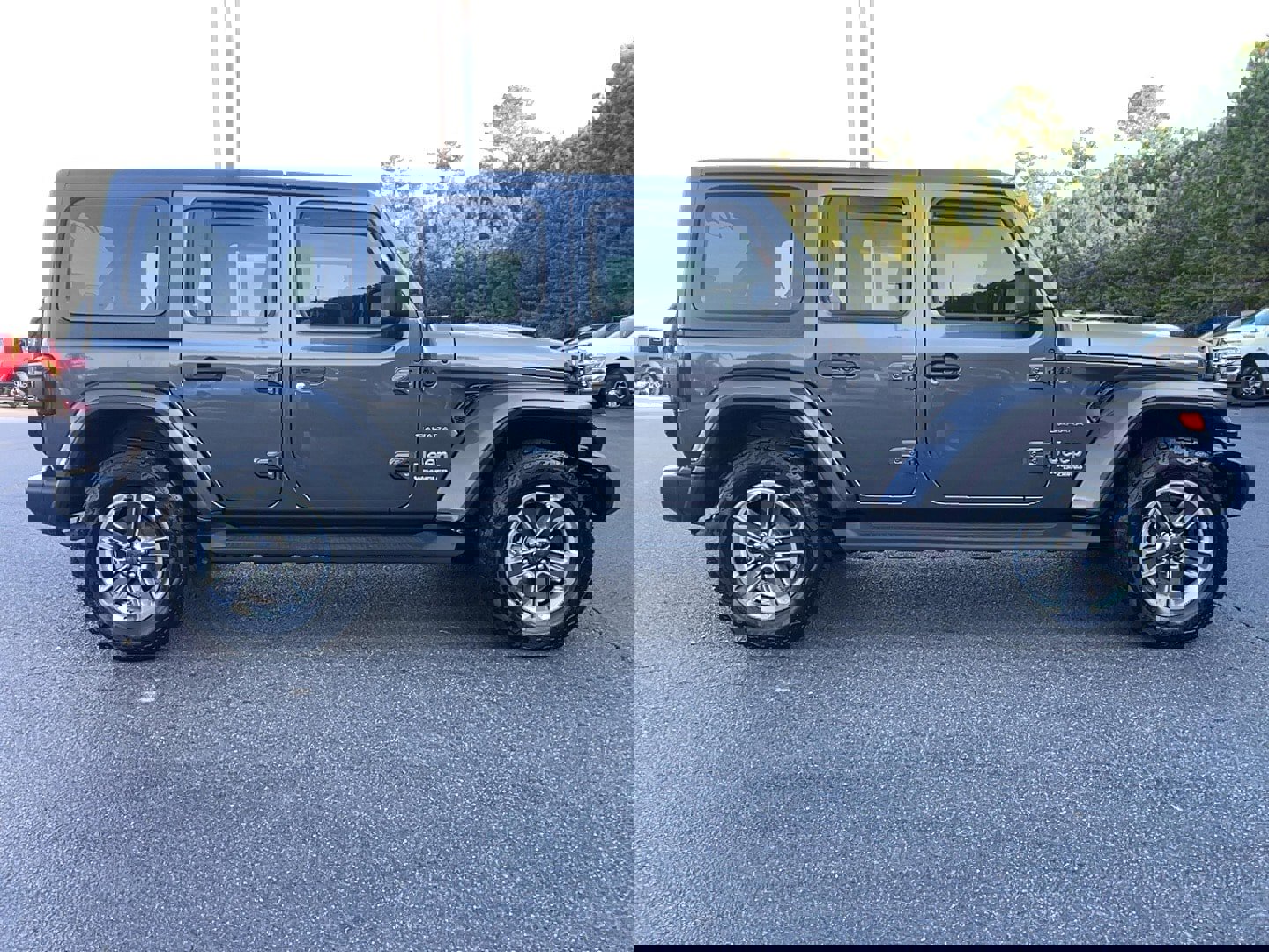 Used 2021 Jeep Wrangler Unlimited Sahara image 4