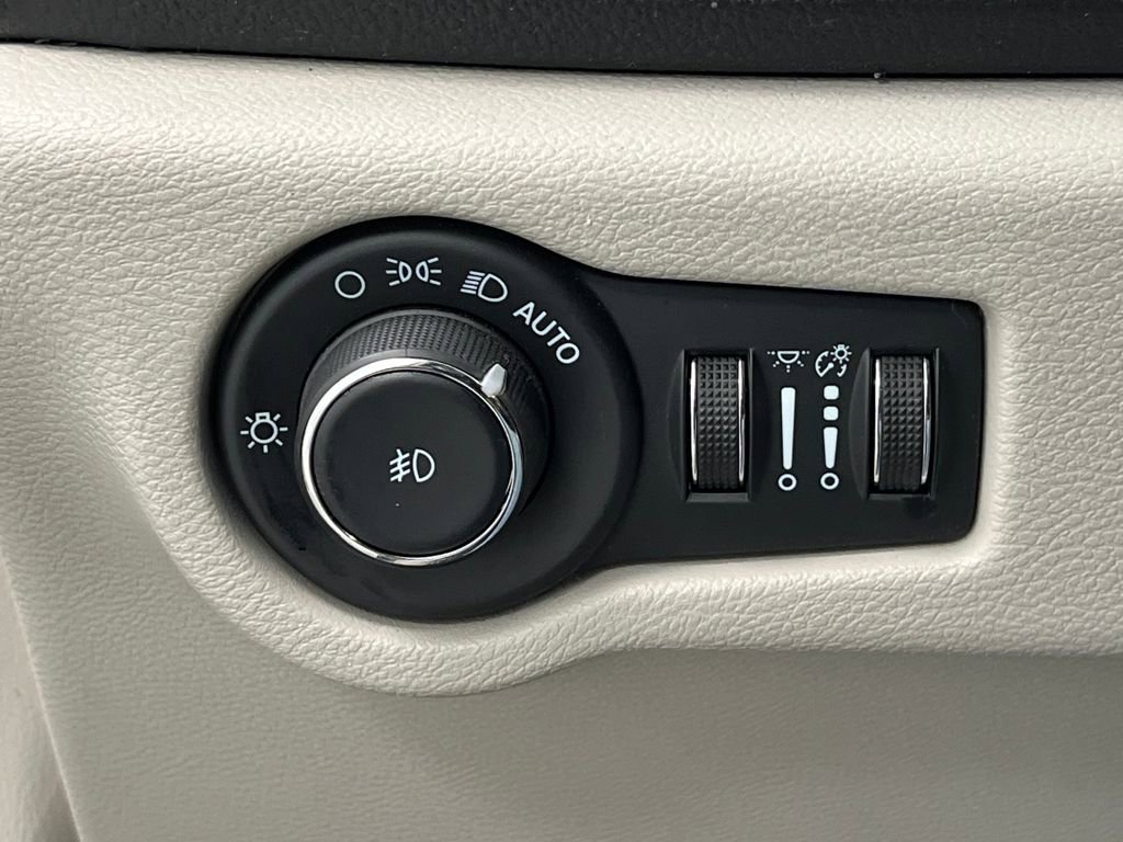 Used 2024 Chrysler Pacifica Limited image 52