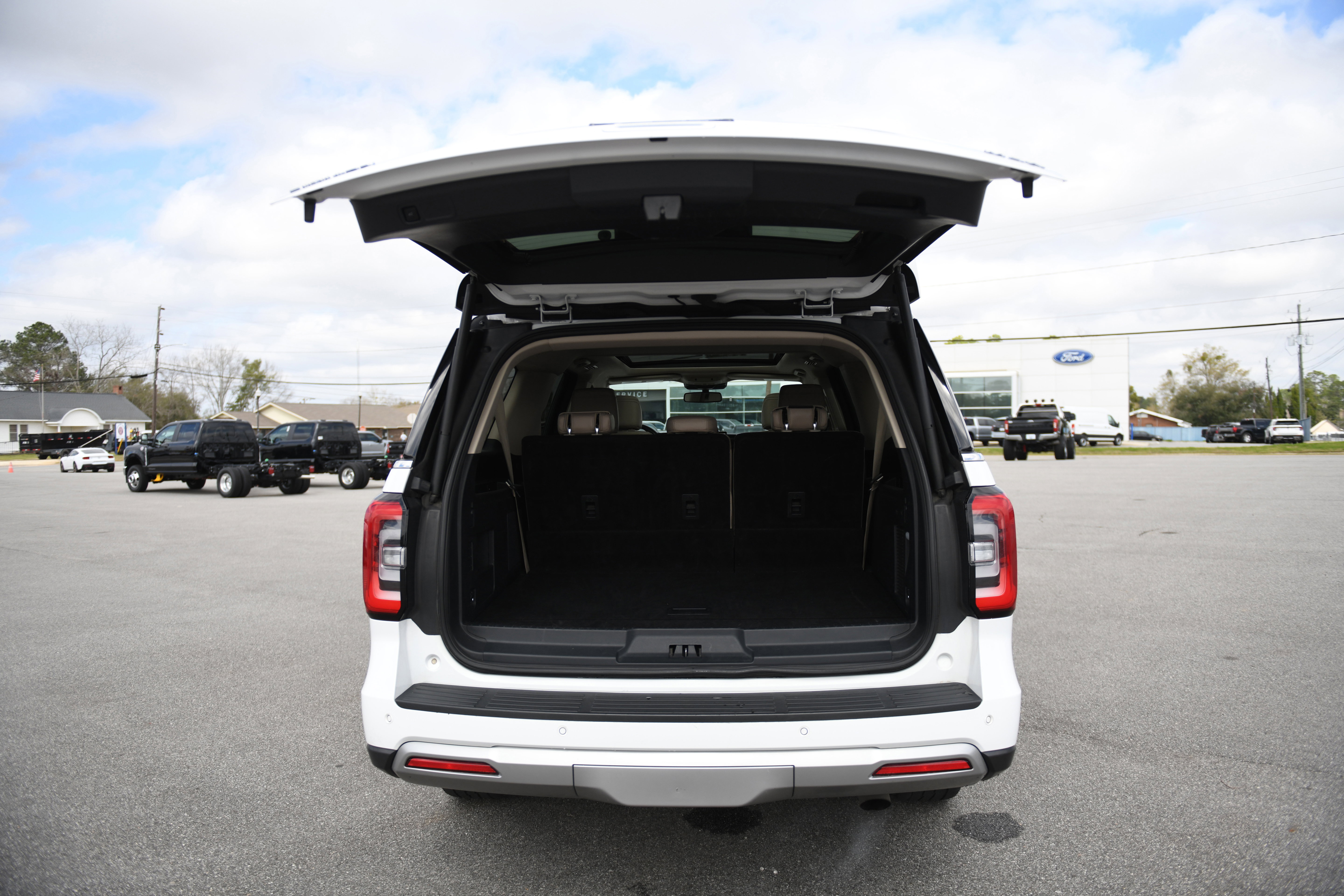 Used 2024 Ford Expedition Max Limited image 12