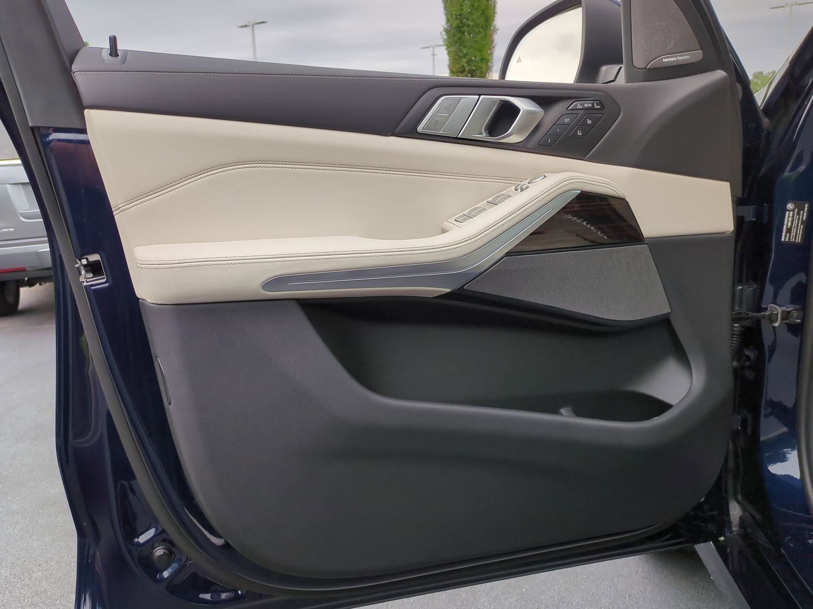 Used 2026 BMW X7 xDrive40i image 14