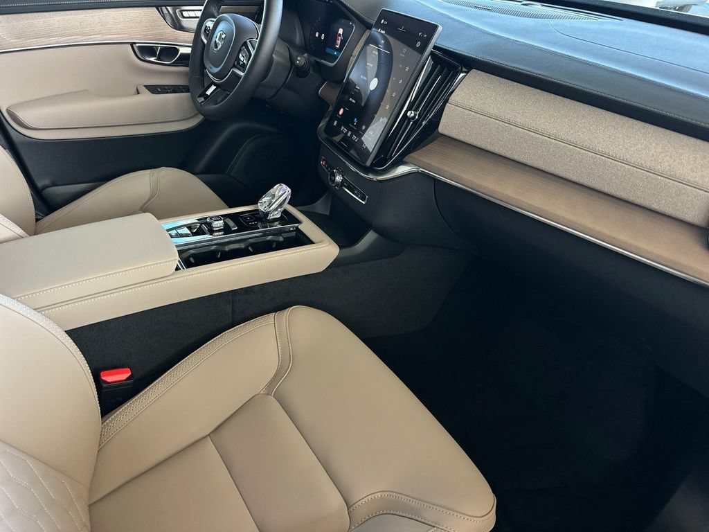 New 2026 Volvo XC90 T8 Plus w/ Protection Package Premier AWD/4WD image 16