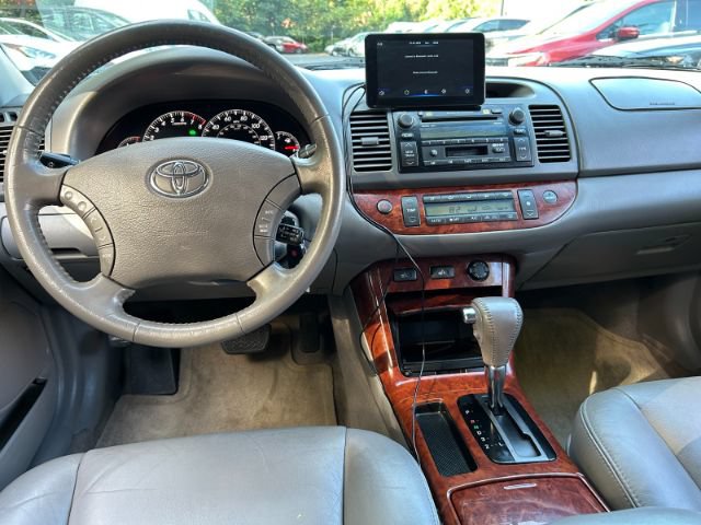 Used 2005 Toyota Camry XLE w/ VSC & Side Airbag Pkg FWD image 11