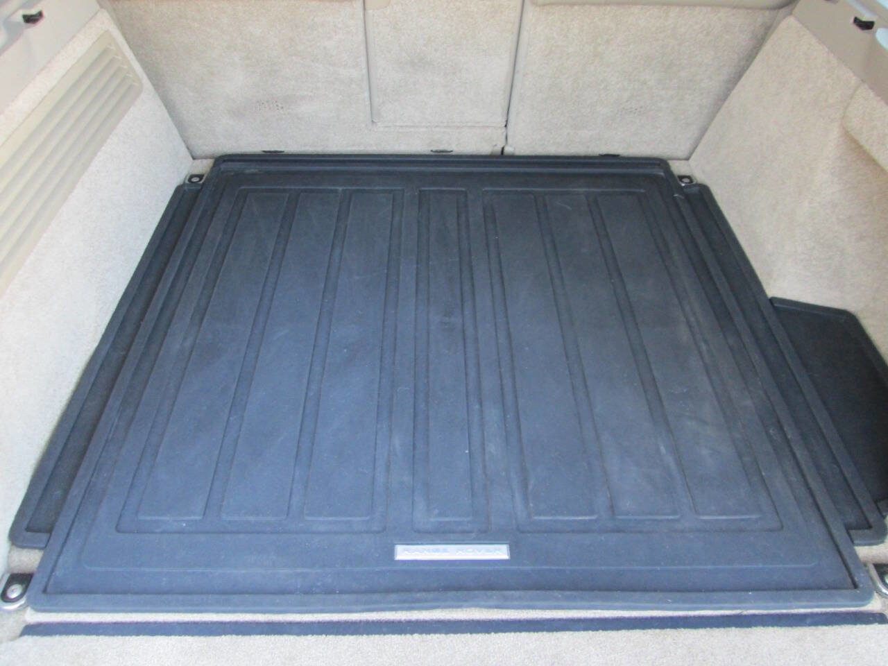 Used 2016 Land Rover Range Rover Long Wheelbase Supercharged image 38