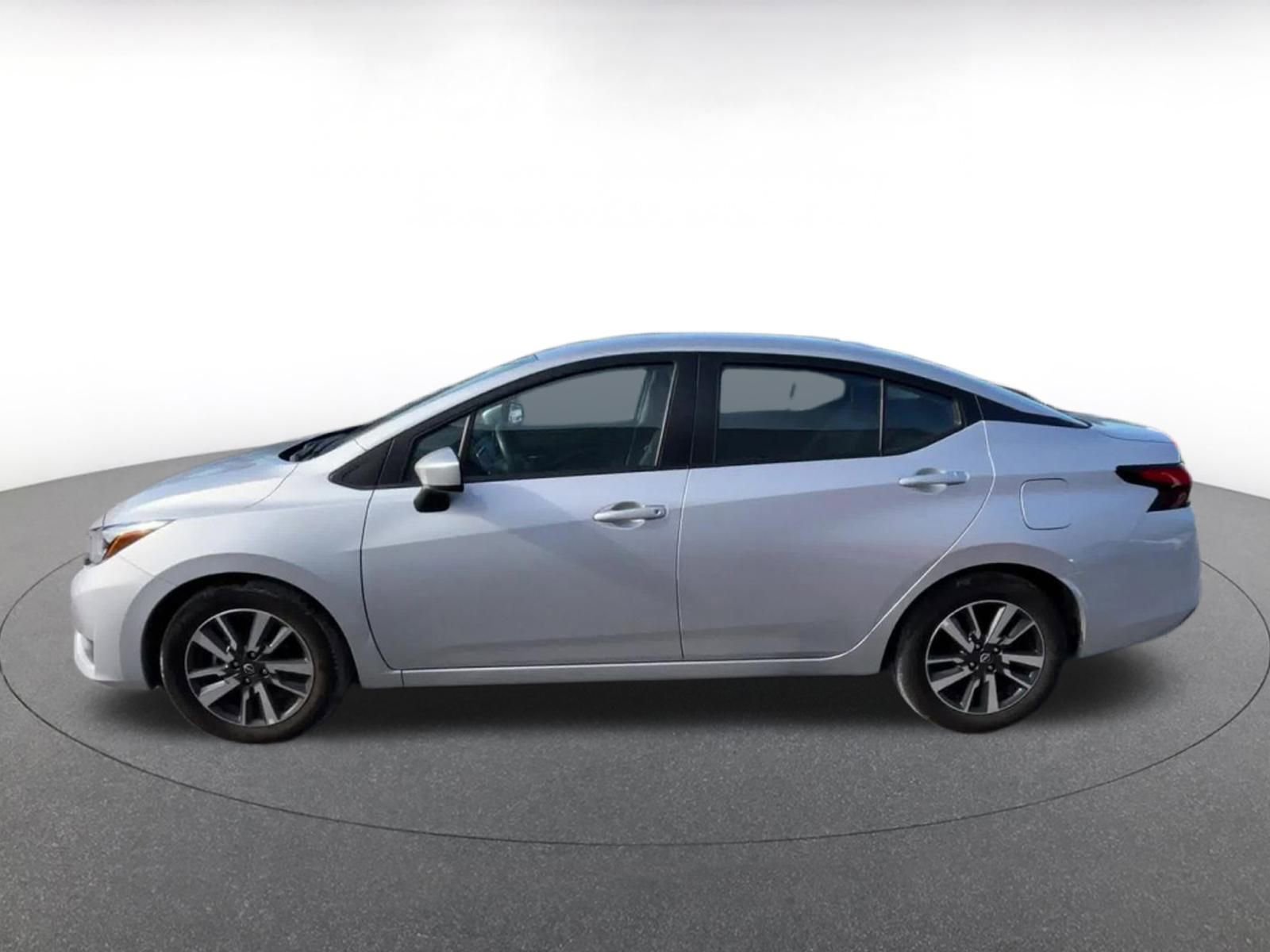 Used 2025 Nissan Versa SV image 8