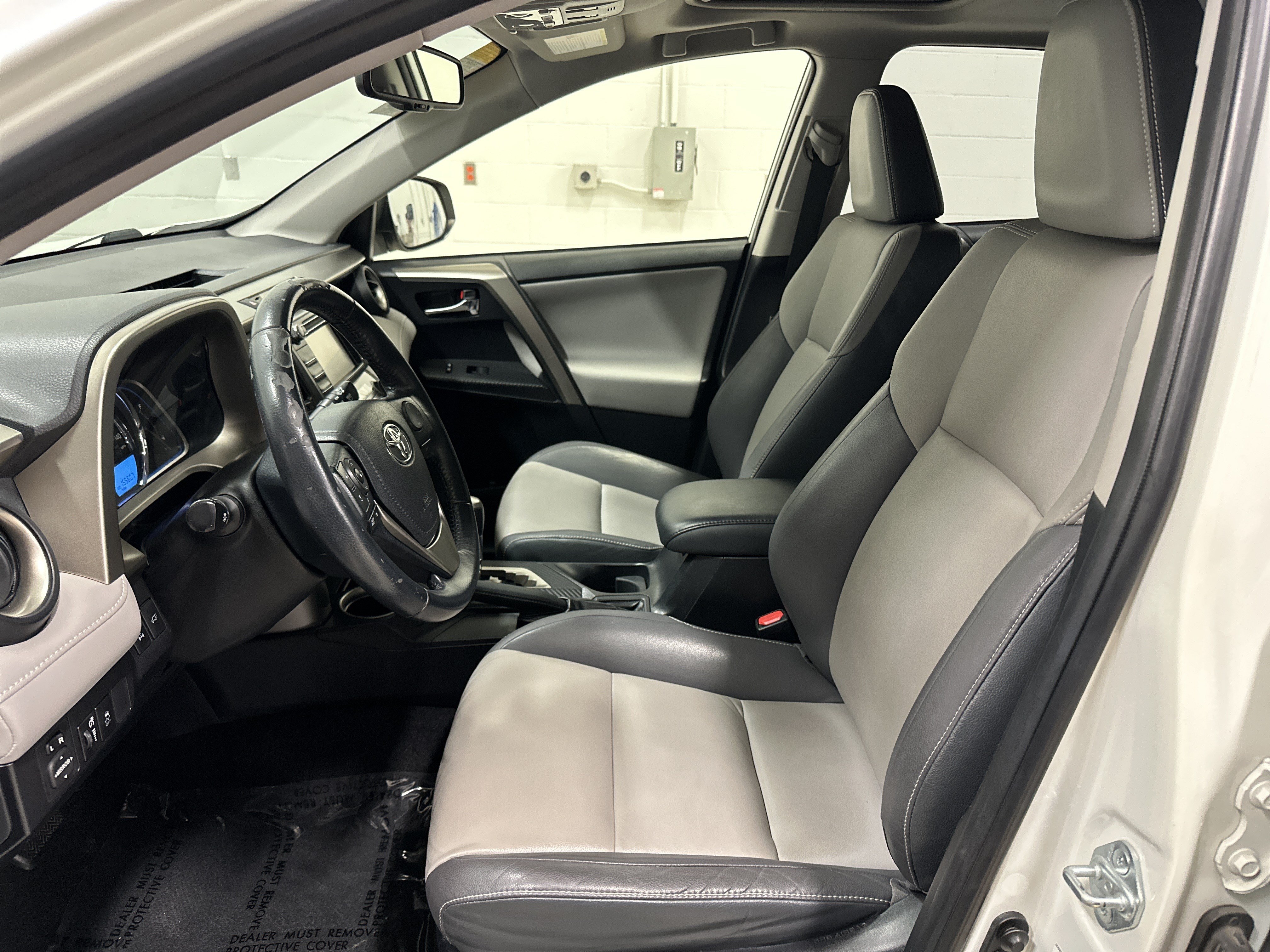 Used 2015 Toyota RAV4 Limited AWD/4WD image 17