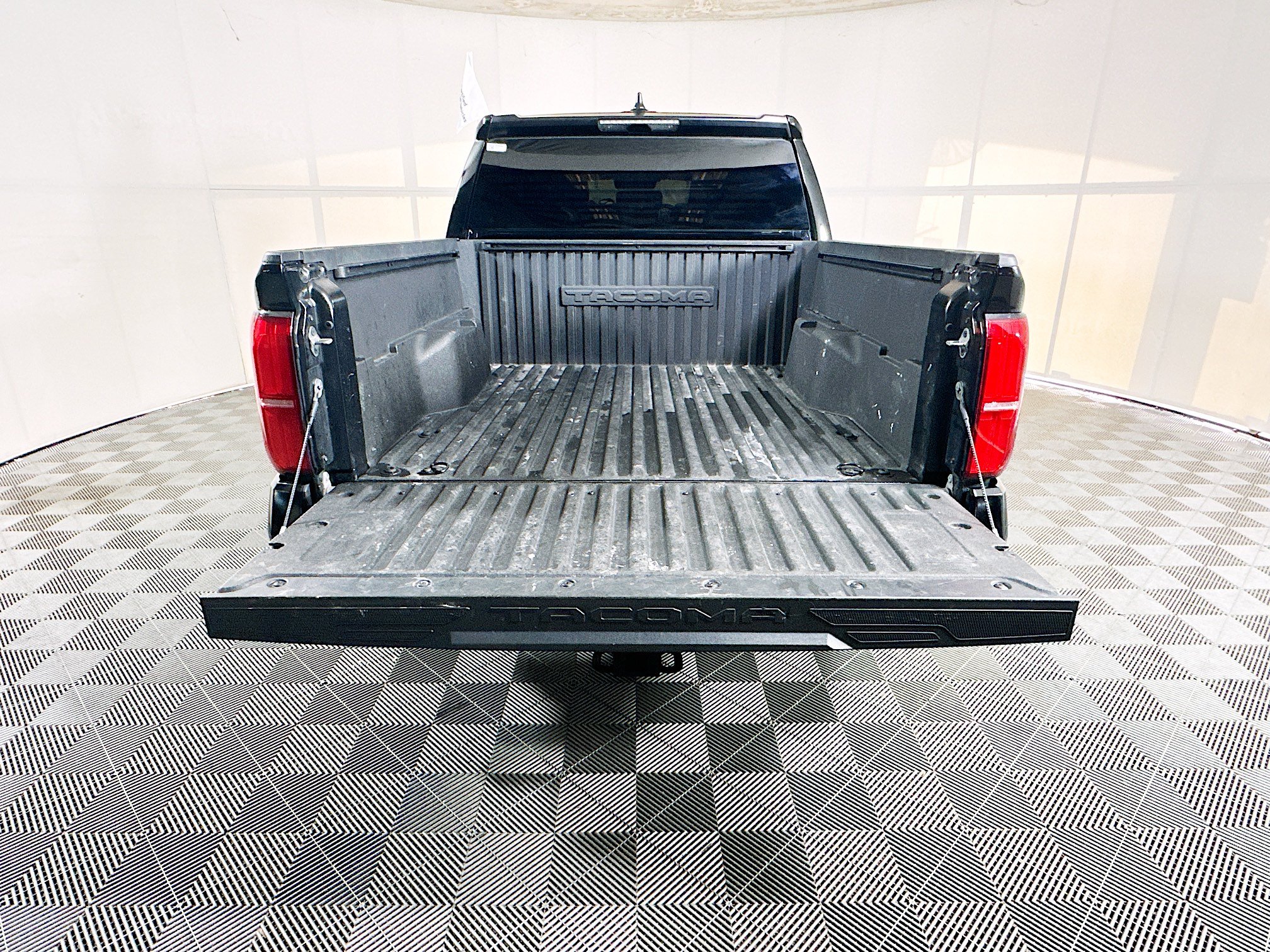 Certified 2024 Toyota Tacoma SR5 AWD/4WD image 31