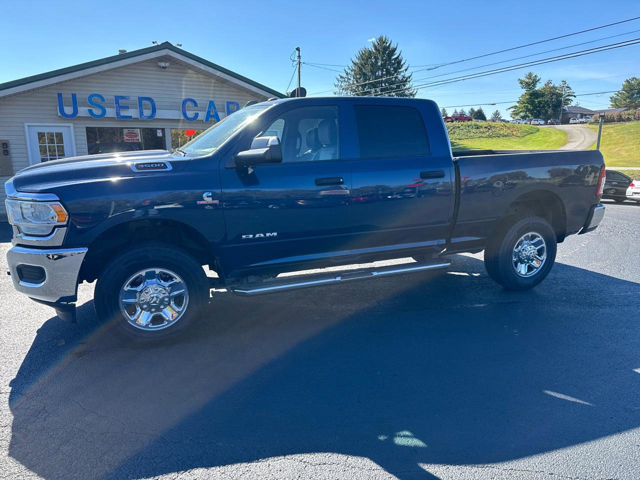 Used 2022 RAM 3500 Tradesman w/ Chrome Appearance Group AWD/4WD image 3