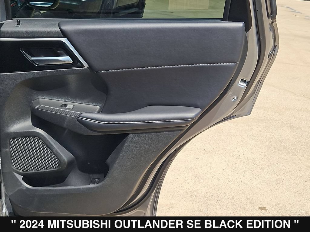 Used 2024 Mitsubishi Outlander SE Black Edition FWD image 29