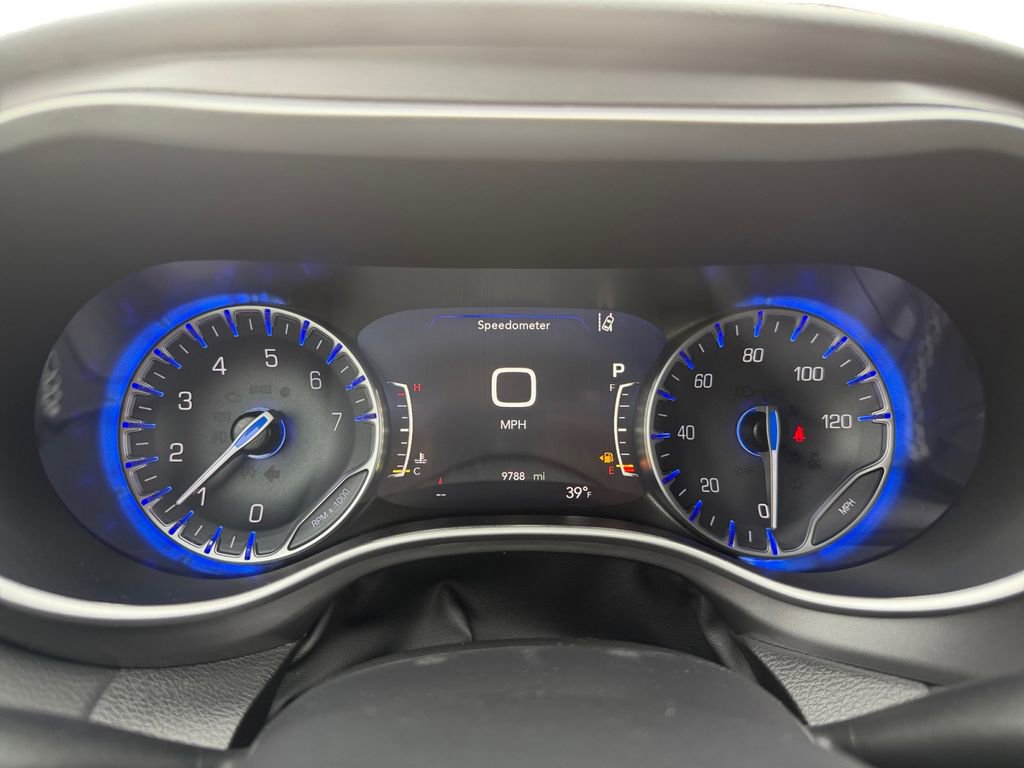 Used 2026 Chrysler Pacifica Select image 24