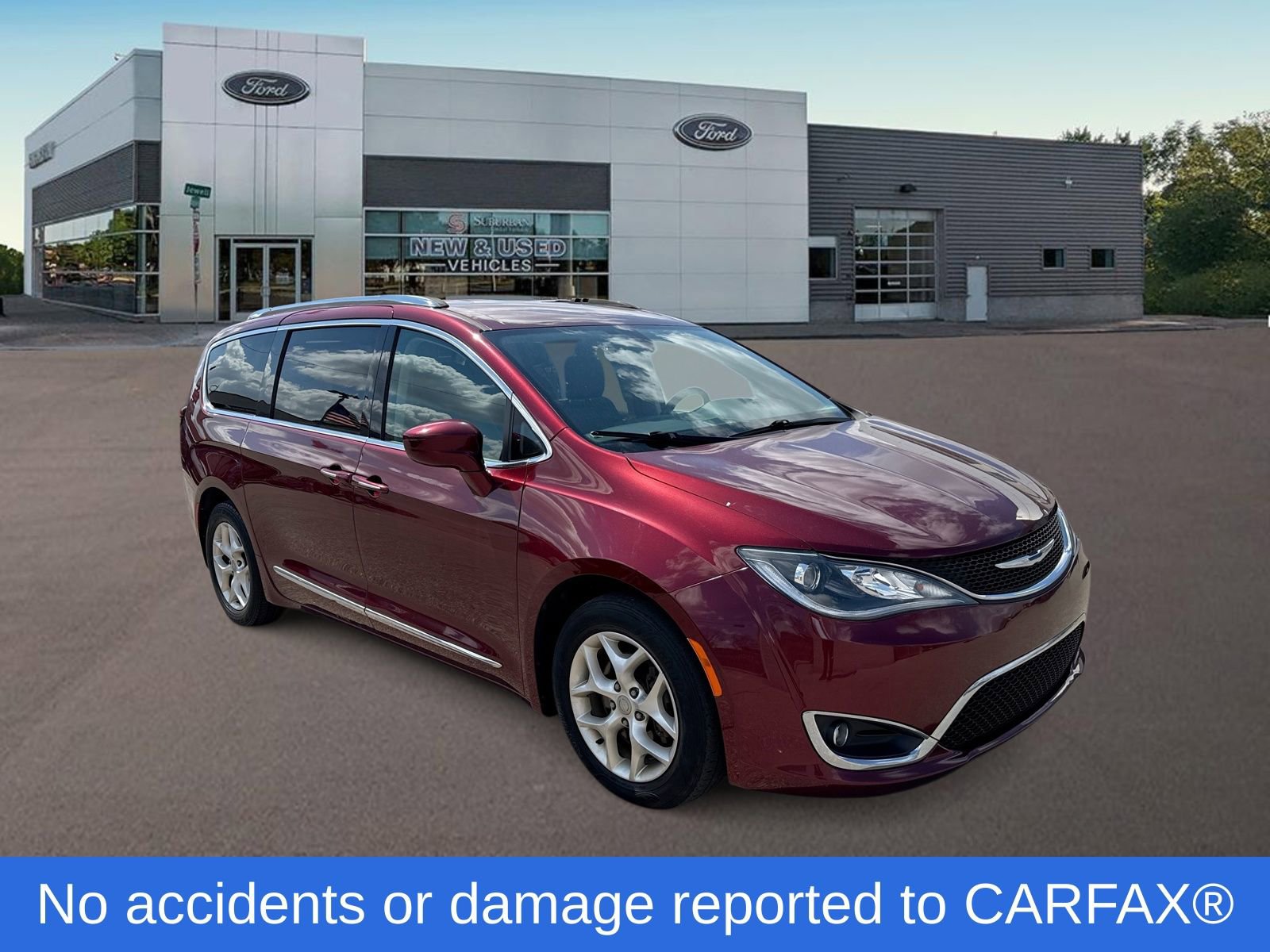 Used 2018 Chrysler Pacifica Touring-L Plus w/ Tire & Wheel Group image 2