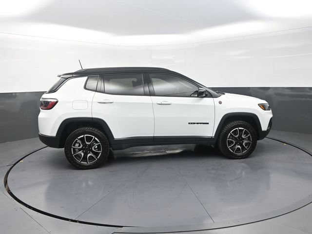 Used 2026 Jeep Compass Trailhawk AWD/4WD image 10