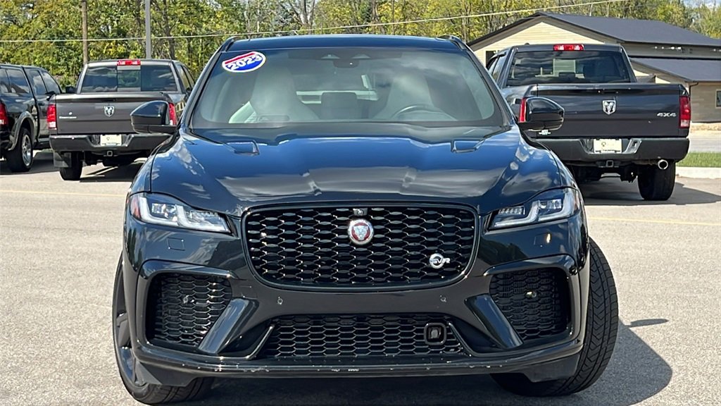 Used 2023 Jaguar F-PACE SVR image 3