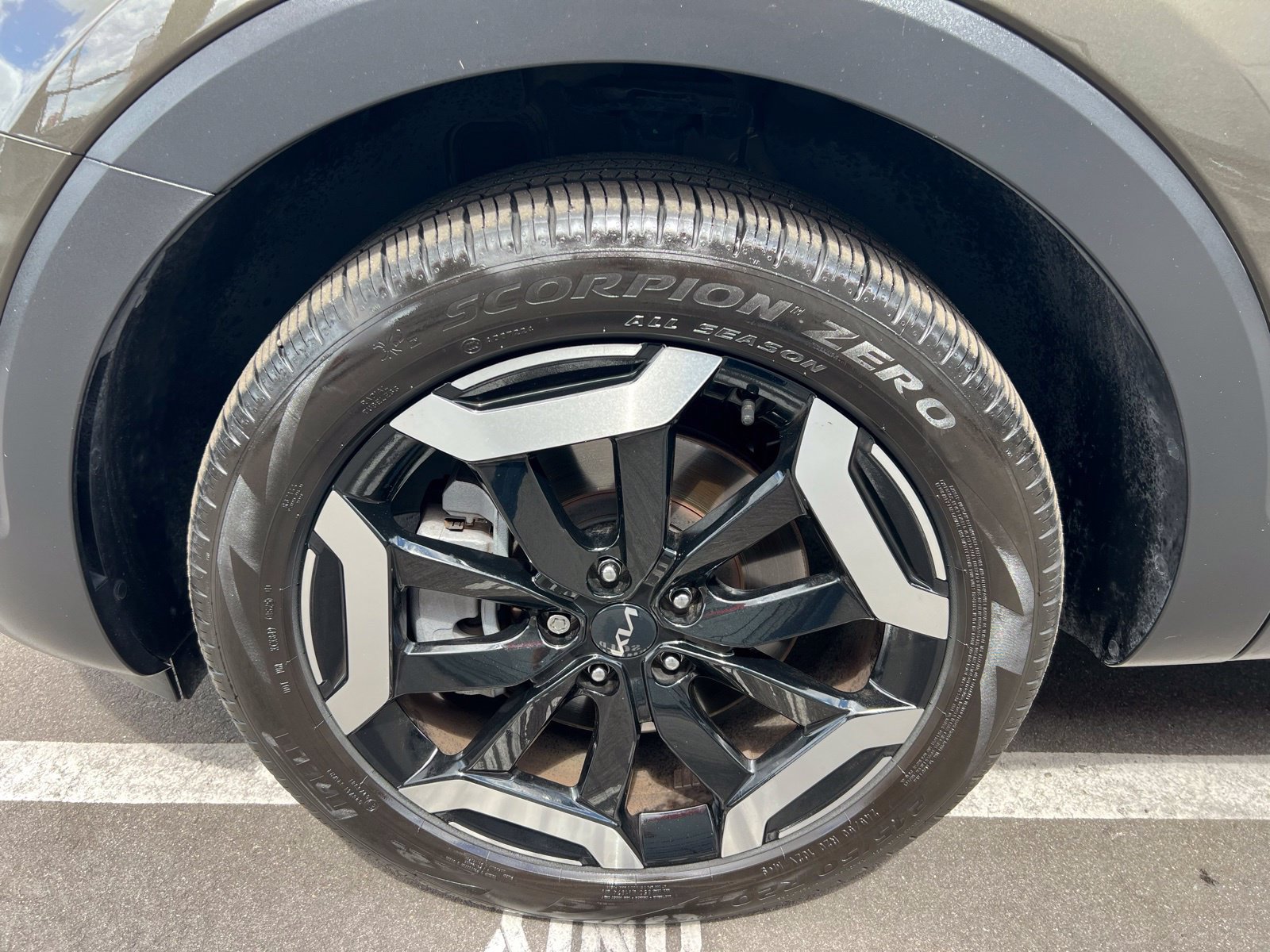 Used 2025 Kia Telluride EX w/ EX Captain's Chair Package FWD image 16