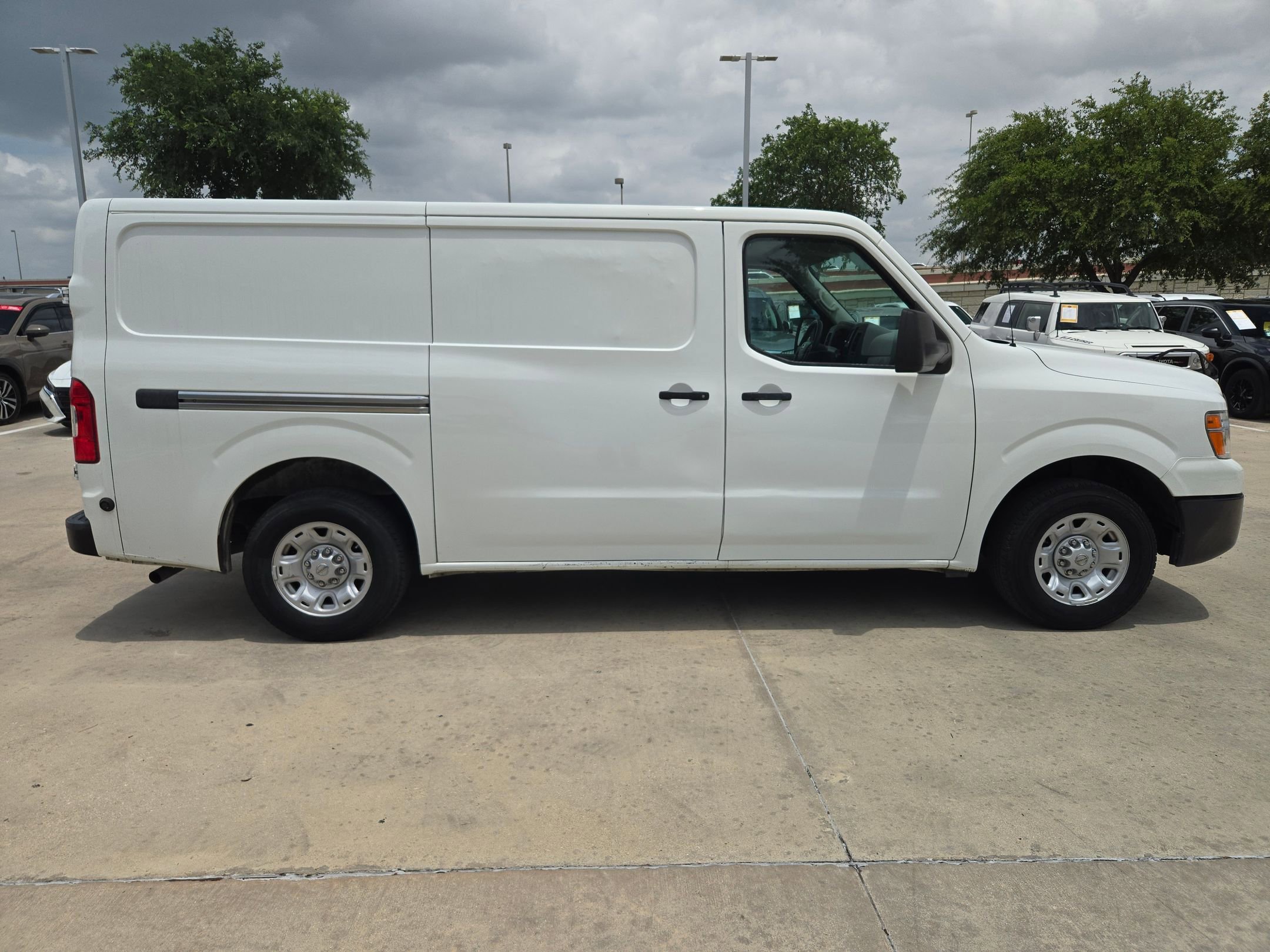 Used 2021 Nissan NV 2500 SV RWD image 2