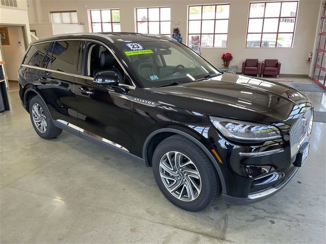 Used 2023 Lincoln Aviator AWD image 2