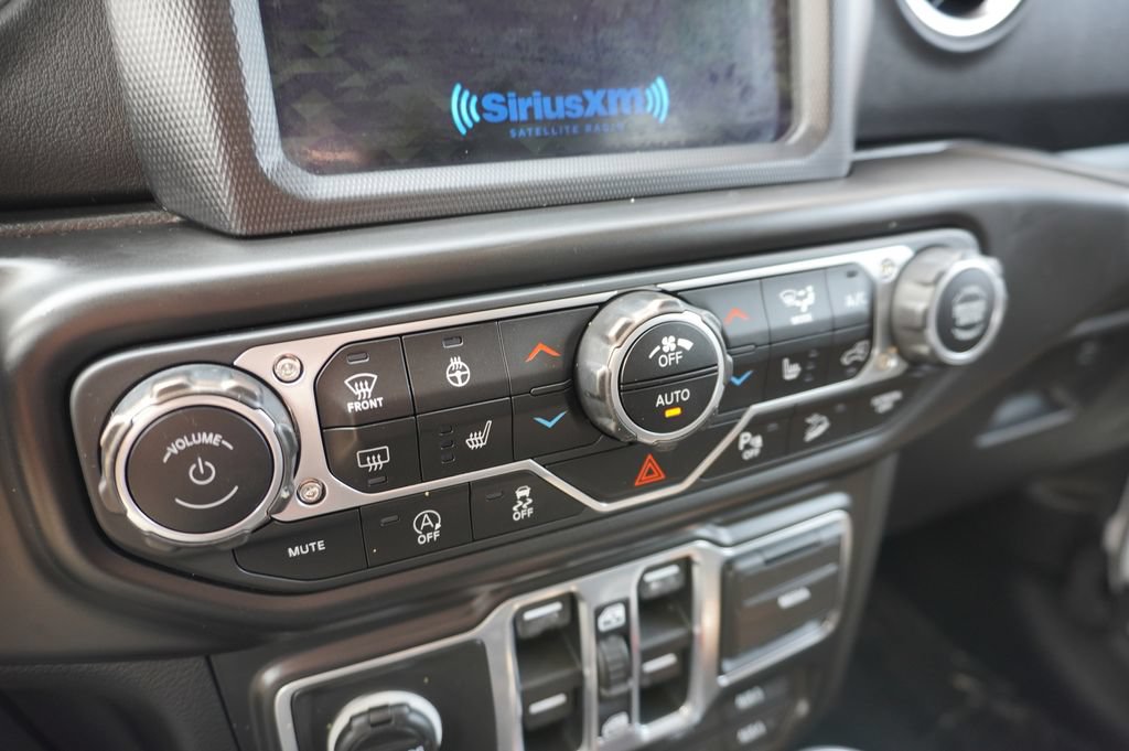 Used 2018 Jeep Wrangler Unlimited Sahara AWD/4WD image 17