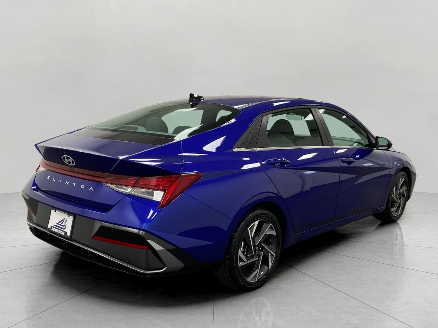 Certified 2025 Hyundai Elantra SEL FWD image 3