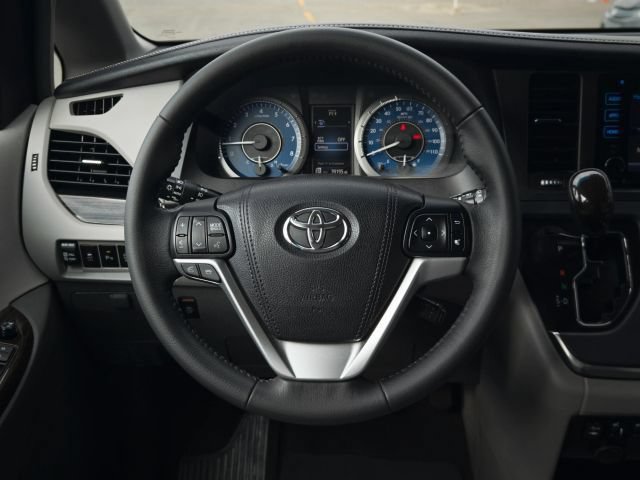 Used 2017 Toyota Sienna XLE w/ XLE Navigation Package FWD image 21