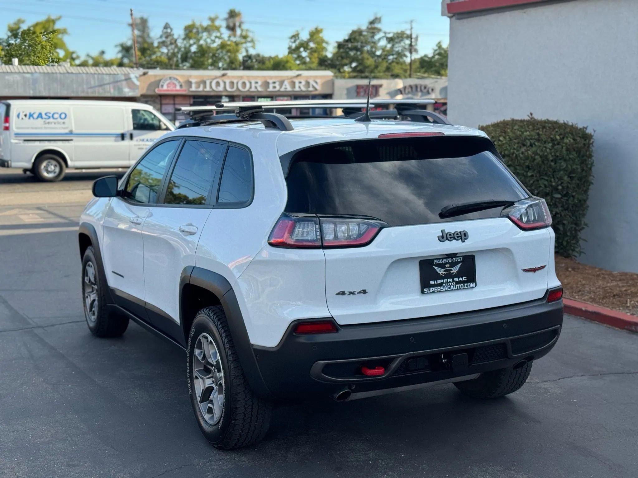 Used 2020 Jeep Cherokee Trailhawk image 4
