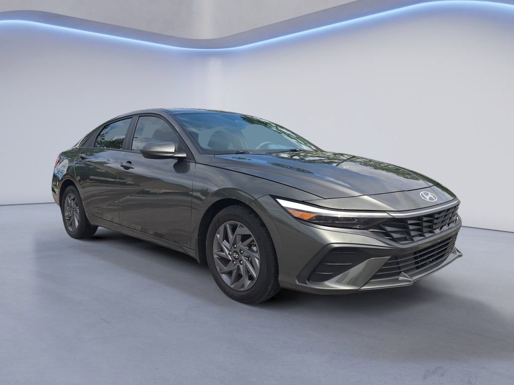 Used 2024 Hyundai Elantra SEL FWD image 7