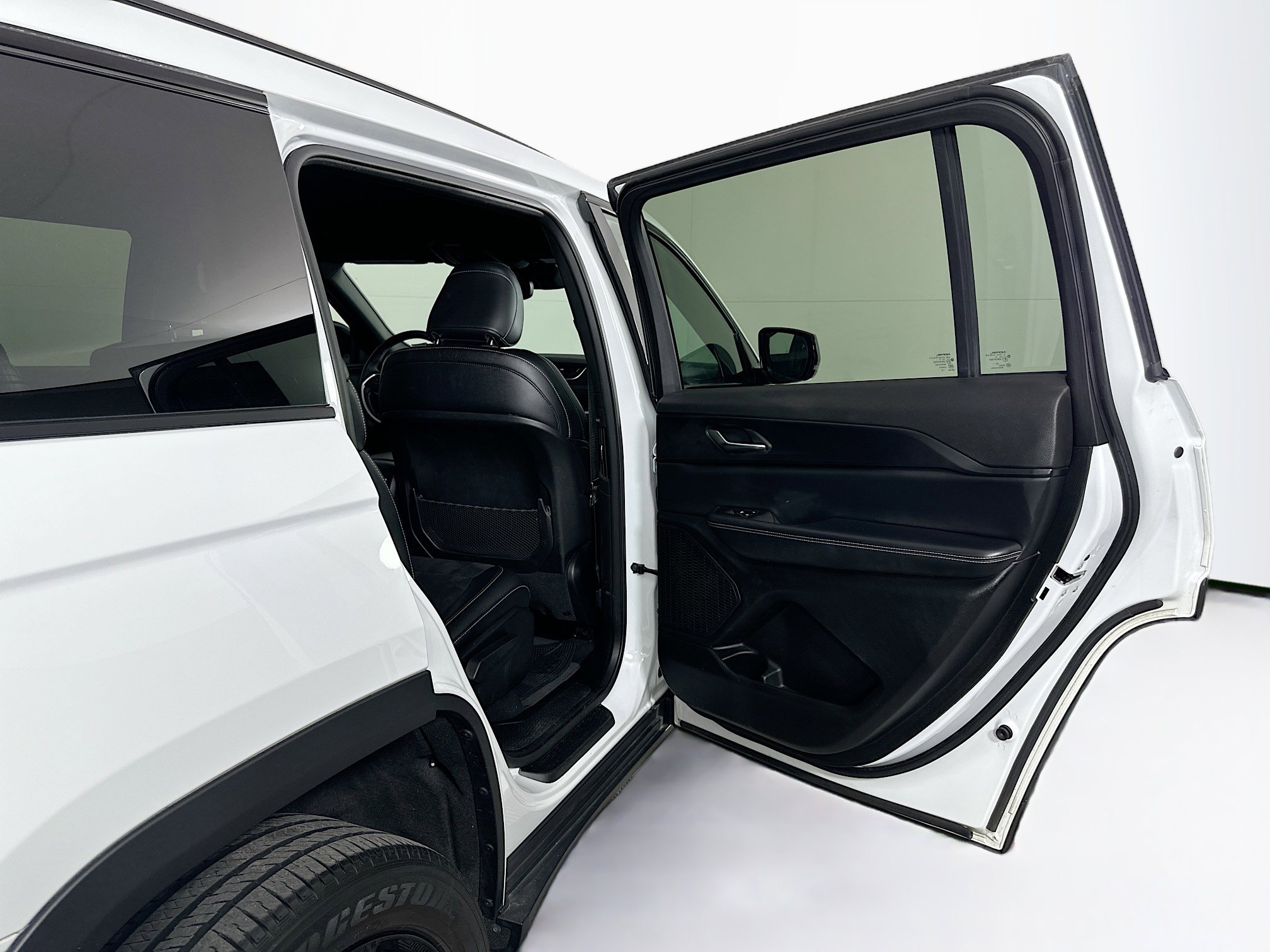 Used 2023 Jeep Grand Cherokee L Laredo AWD/4WD image 31