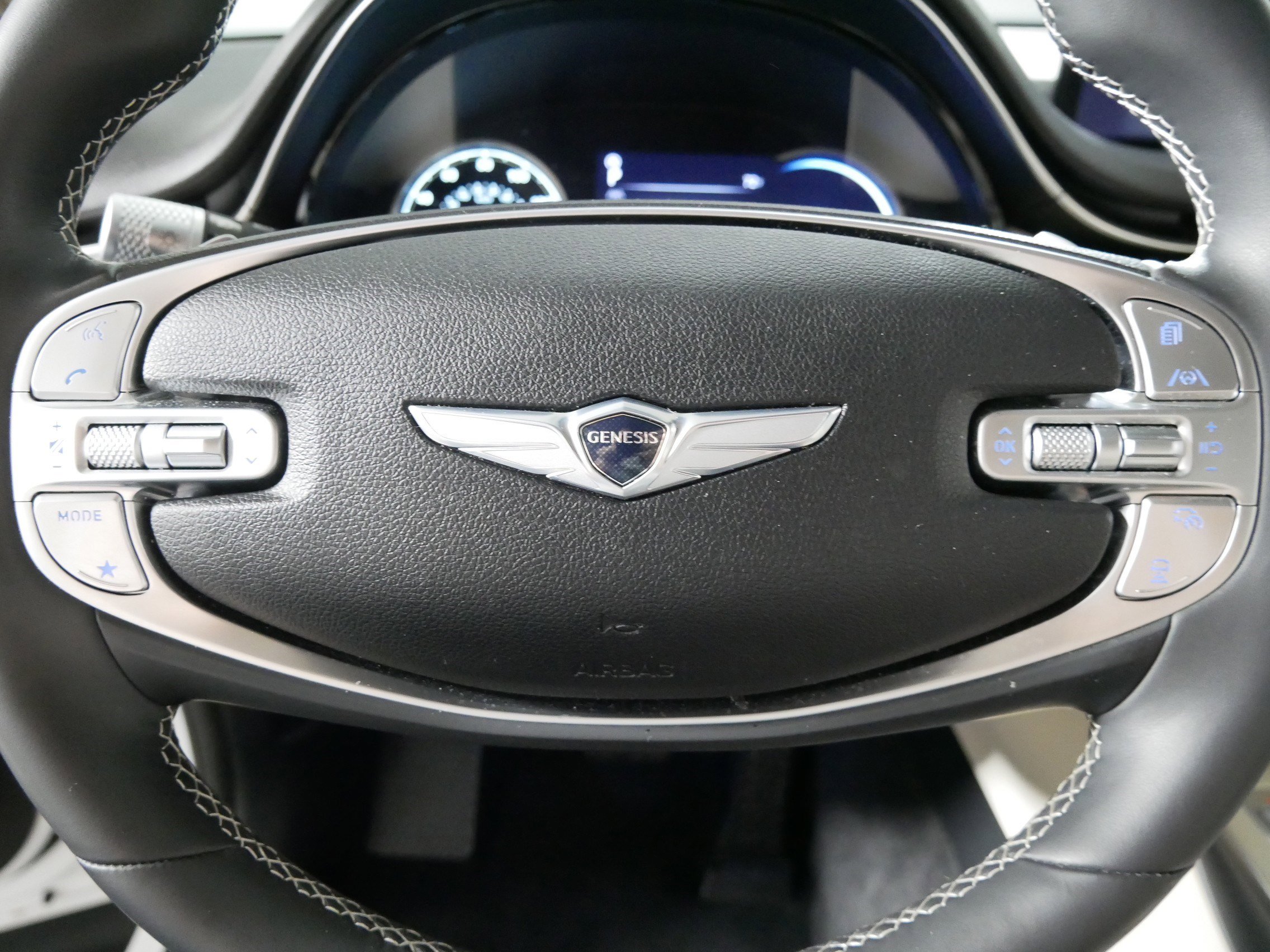 Used 2025 Genesis GV70 2.5T w/ Select Package AWD/4WD image 25