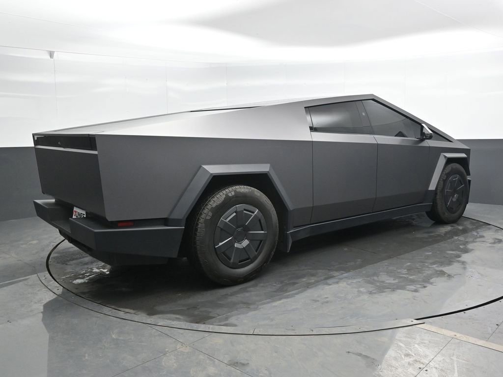 Used 2025 Tesla Cybertruck AWD Crew Cab image 4