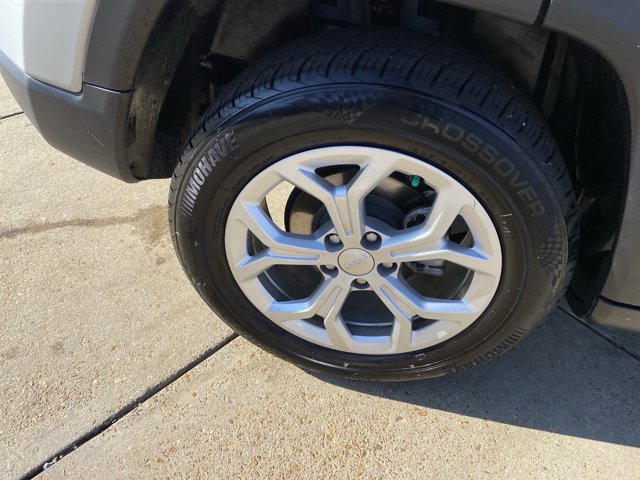 Used 2024 Jeep Compass Latitude image 30