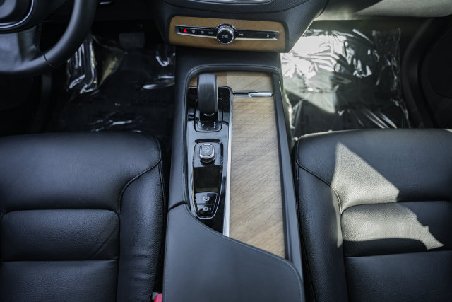 Certified 2025 Volvo XC90 B6 Plus w/ Protection Package Premier AWD/4WD image 27