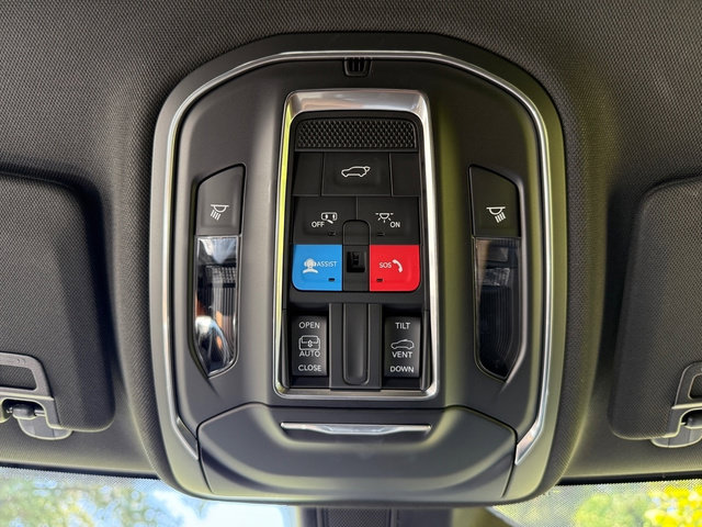 Used 2025 Jeep Grand Cherokee Altitude AWD/4WD image 26