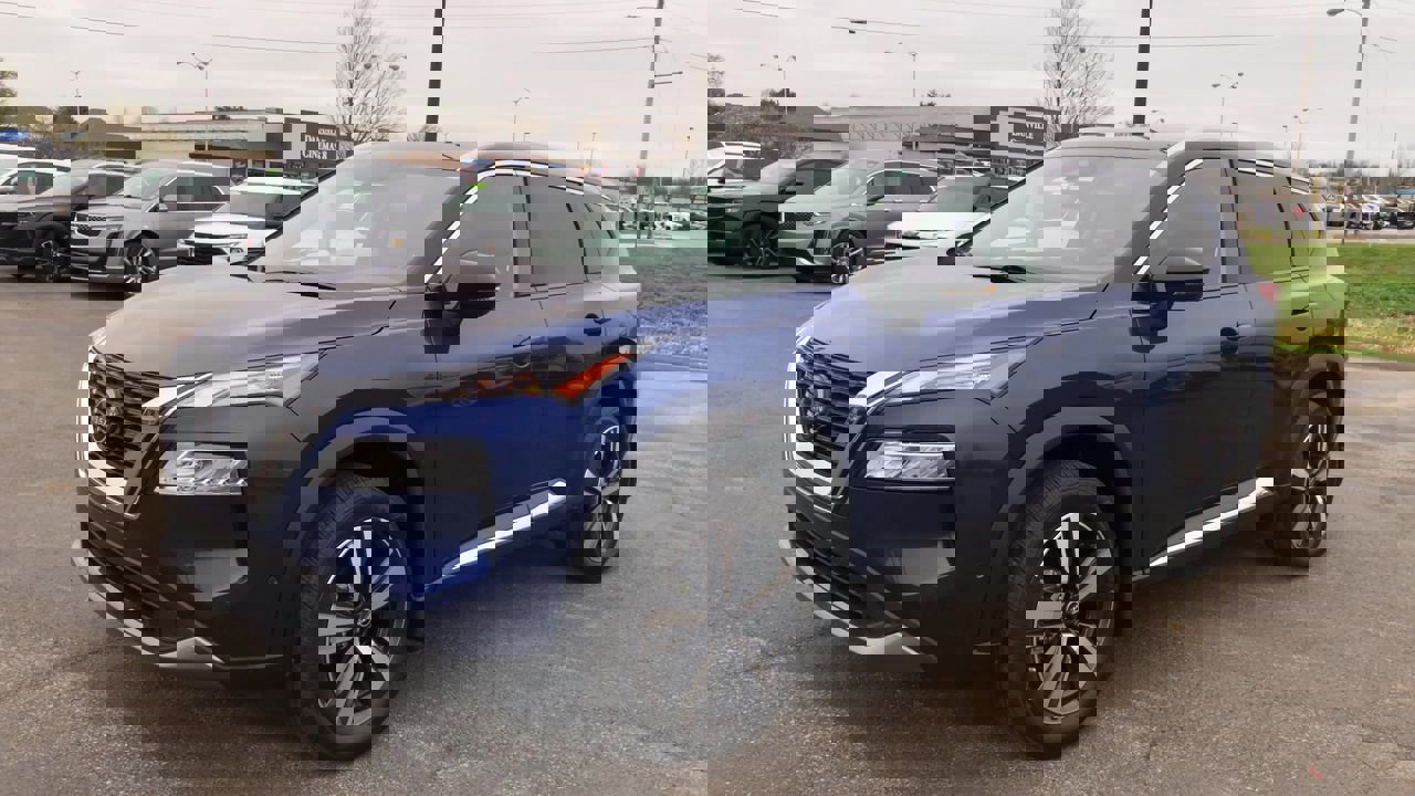 Used 2023 Nissan Rogue SL w/ SL Premium Package image 5