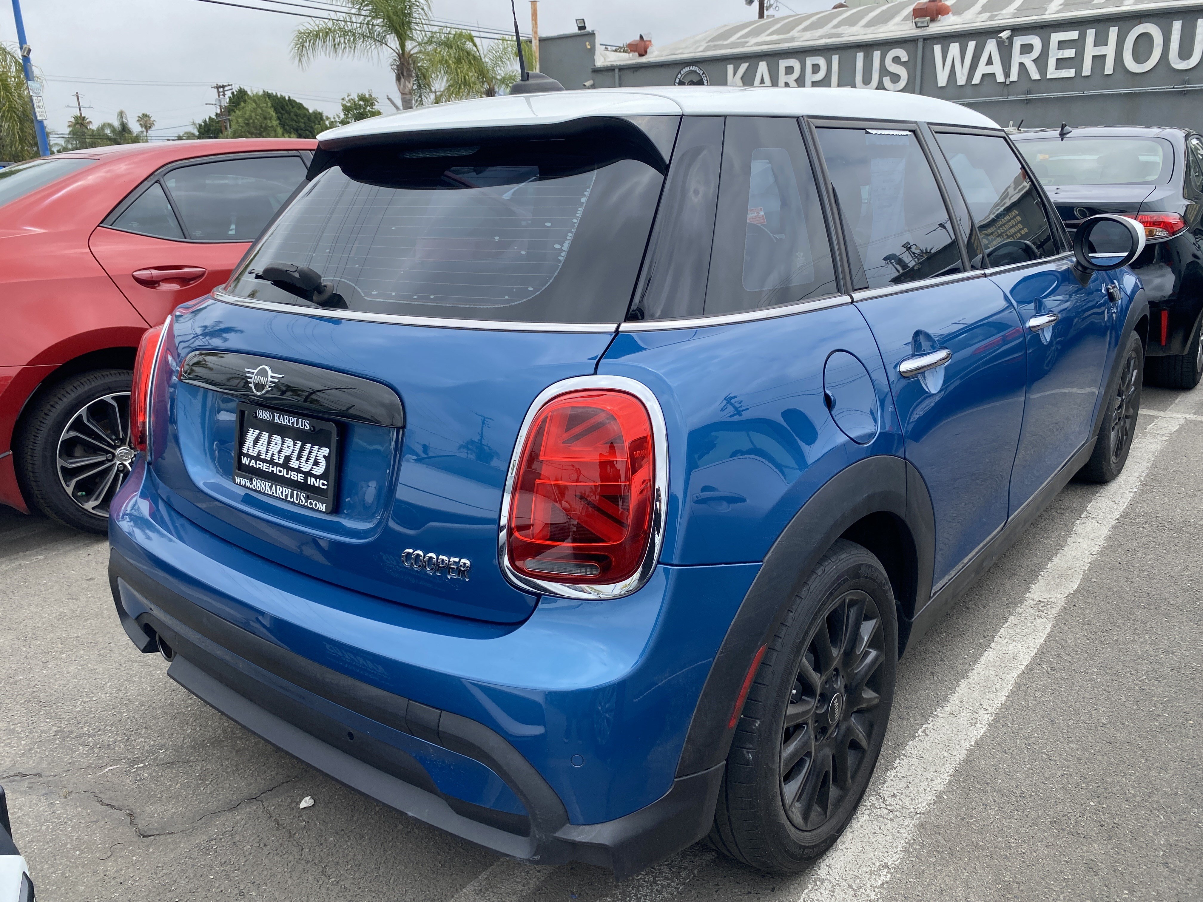Used 2024 MINI Cooper 4-Door Hardtop FWD image 9