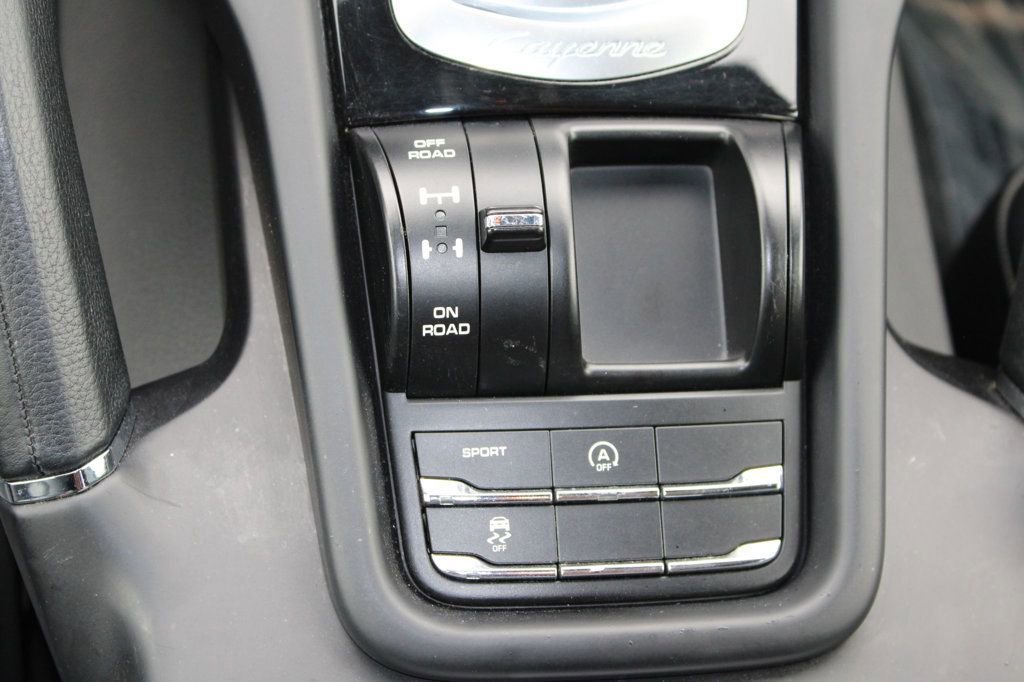 Used 2018 Porsche Cayenne S image 16