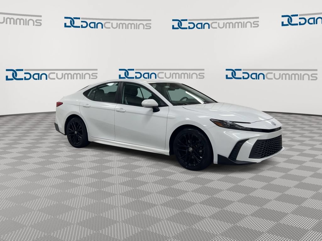 Used 2025 Toyota Camry SE FWD image 2