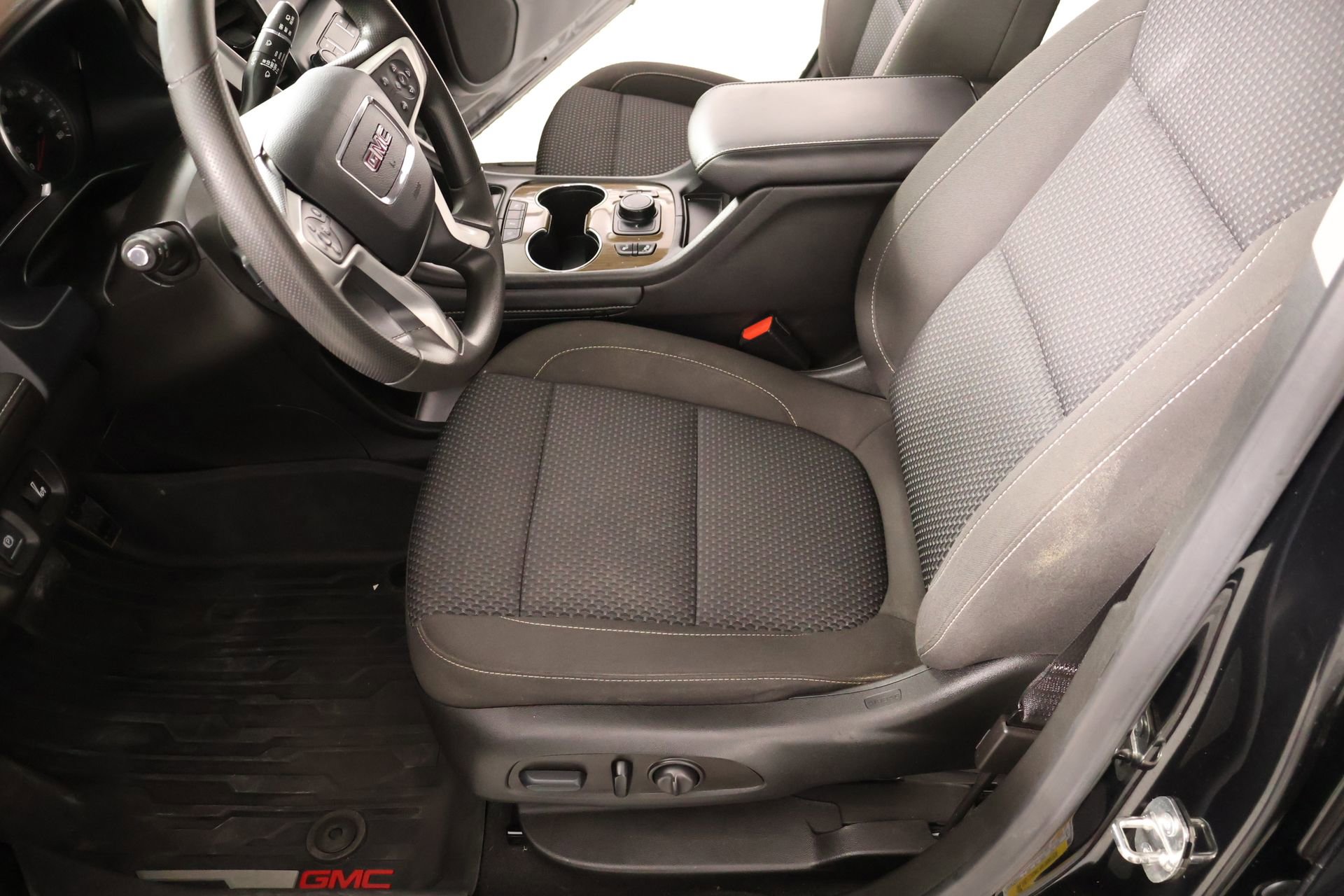 Used 2023 GMC Acadia SLE w/ Driver Convenience Package FWD image 11
