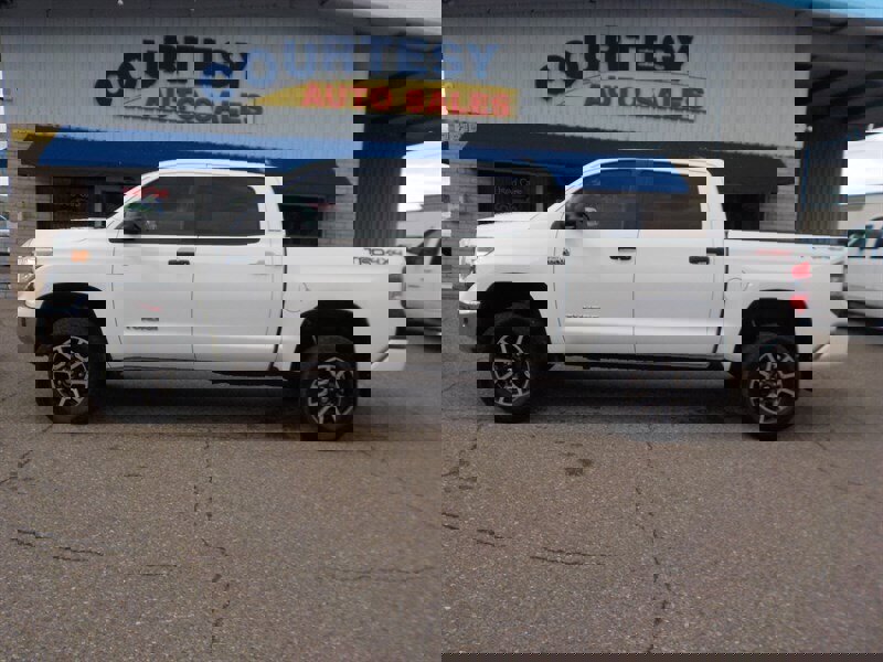 Used 2017 Toyota Tundra SR5 w/ TRD Off Road Package image 6